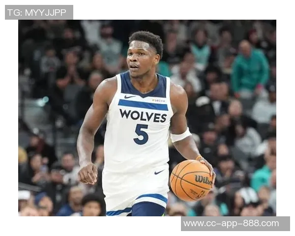 爱德华兹尽管砍下32分11板却因8次失误导致正负值惨淡16